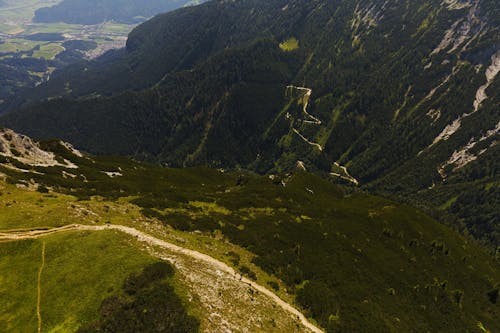 Gratis lagerfoto af bane, bjerg, droneoptagelse