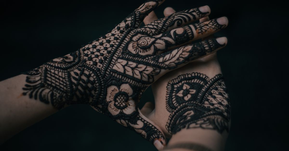 Mehendi Color Mixing: Professional Techniques