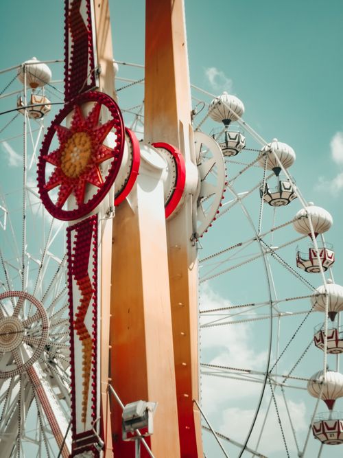 Free Low angle view of a vibrant Ferris wheel on a sunny day at a theme park, highlighting its colorful details. Stock Photo