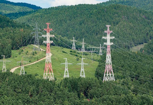 Fotobanka s bezplatnými fotkami na tému elektrická energia, elektrické stožiare, elektrické vedenia