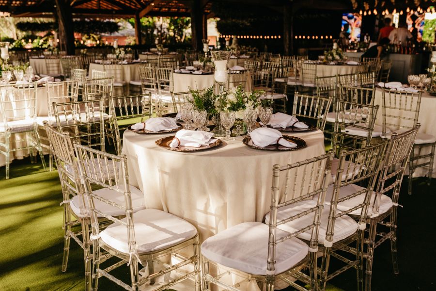Outdoor reception table decoration