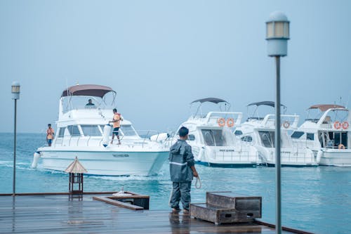 бесплатная Бесплатное стоковое фото с деревянный, моторные лодки, мужчины Стоковое фото