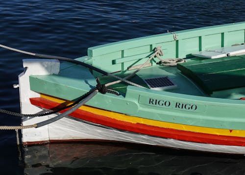 ahşap tekne, deniz aracı, halatlar içeren Ücretsiz stok fotoğraf