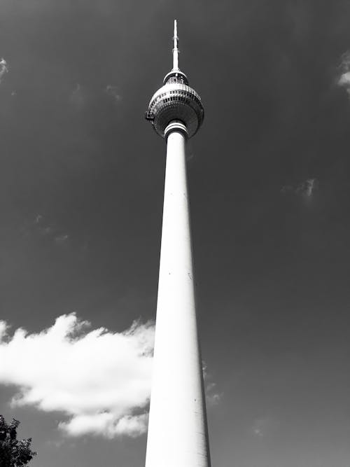 berliner fernsehturm, 垂直拍攝, 灰度攝影 的 免費圖庫相片