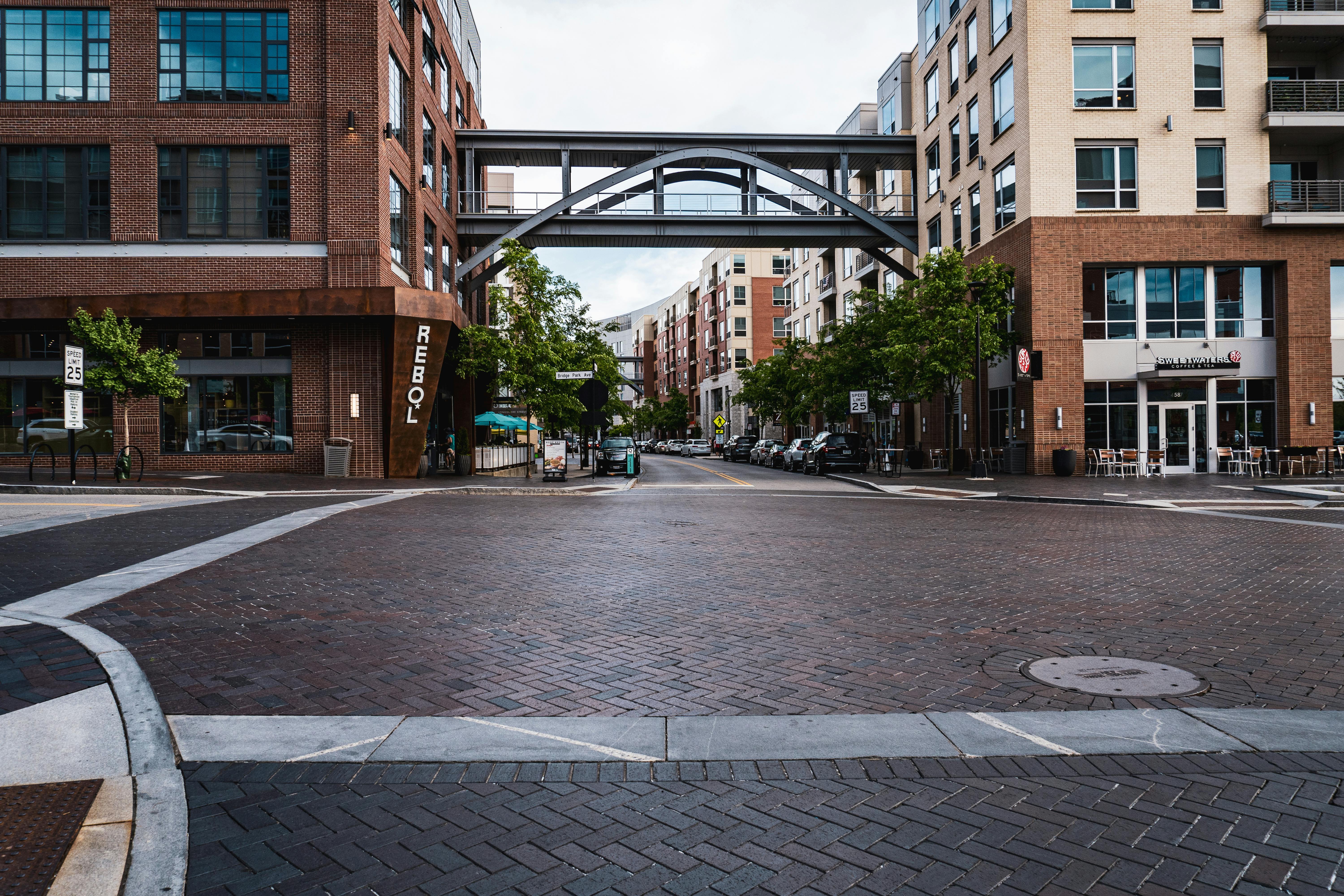 Lakeview neighborhood street scene with shops and restaurants - modern one bedroom apartments in lakeview chicago