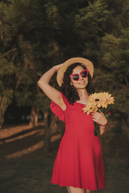 Imagine de stoc gratuită din femeie, floarea-soarelui, fotografiere verticală