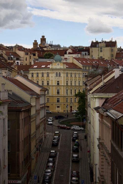 Free A high-angle shot of a European town showcasing classic architecture and a busy street. Stock Photo