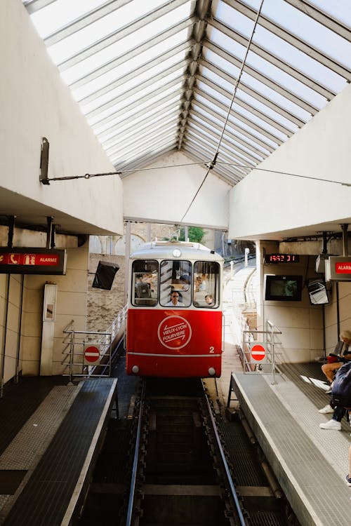 Kostenloses Stock Foto zu bahnsteig, menschen, öffentliche verkehrsmittel