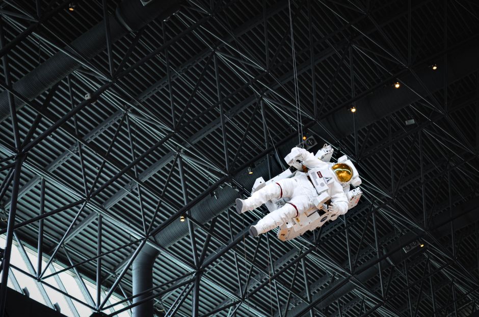 宇宙に半年いた身体は、地上で何年分老けたのか — NASA双子研究が示した『加齢の早送り』