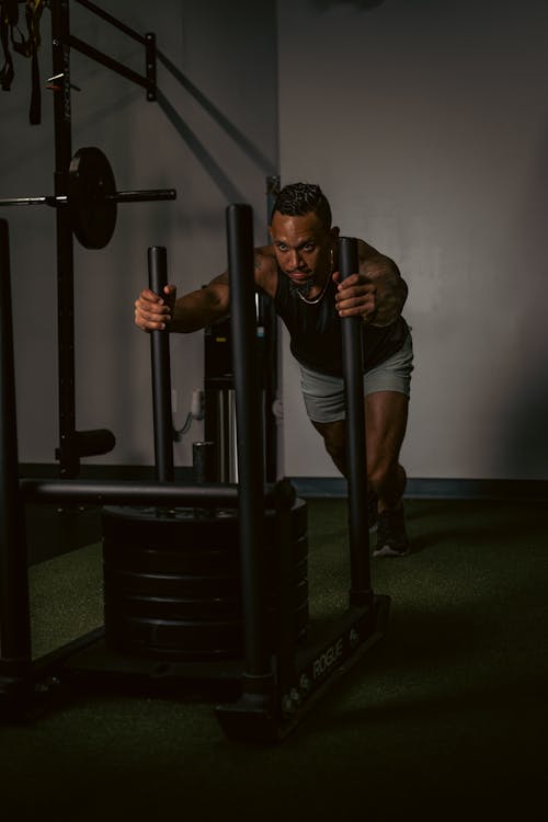 Free A Man Doing Exercise in the Gym Stock Photo