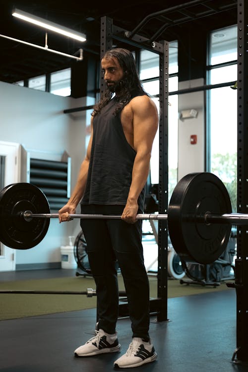 Free A Man Lifting a Heavy Barbell Stock Photo