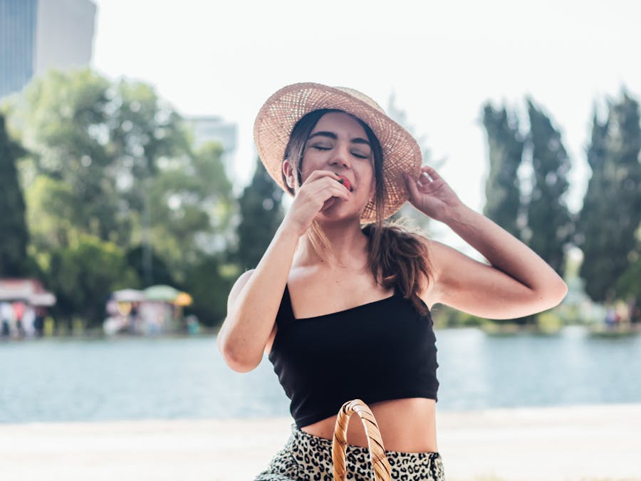 Can not eating enough carbs cause weight gain?