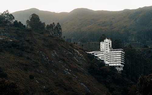 açık hava, bina, dağ içeren Ücretsiz stok fotoğraf