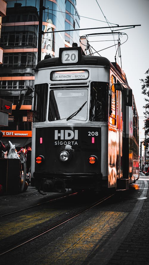 Foto profissional grátis de bonde, carro, cidade