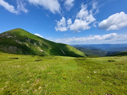 Foto d'estoc gratuïta de formacions geològiques, herba, muntanyes dels carpats