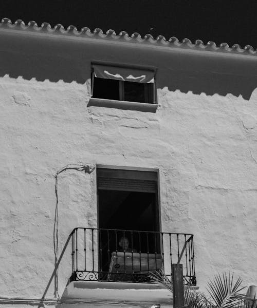 Gratis stockfoto met balkon, betonnen muur, deuropening