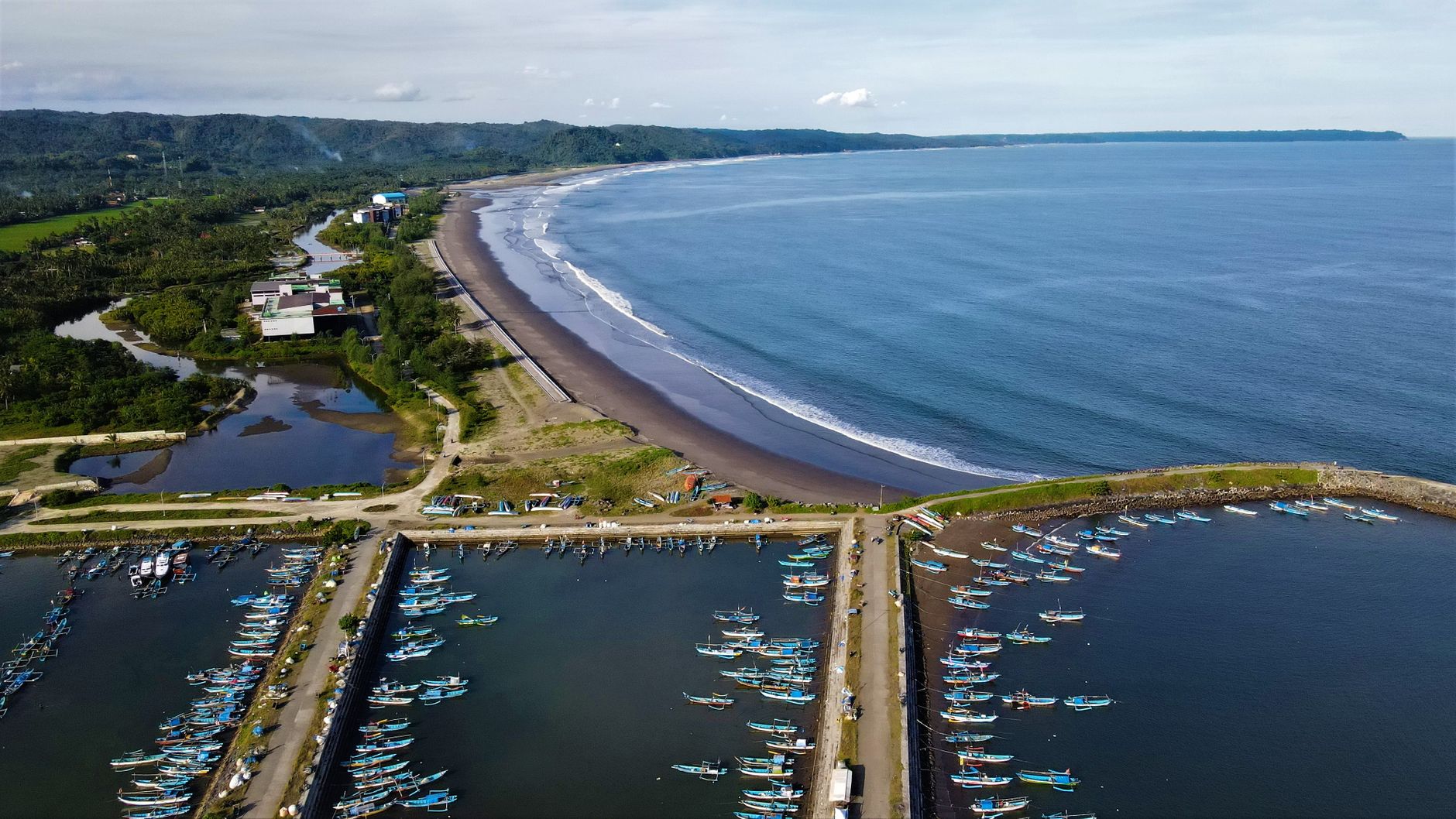 Menjelajahi Pantai Menganti di Kebumen, Jawa Tengah: Panduan Lengkap untuk Liburan Tak Terlupakan