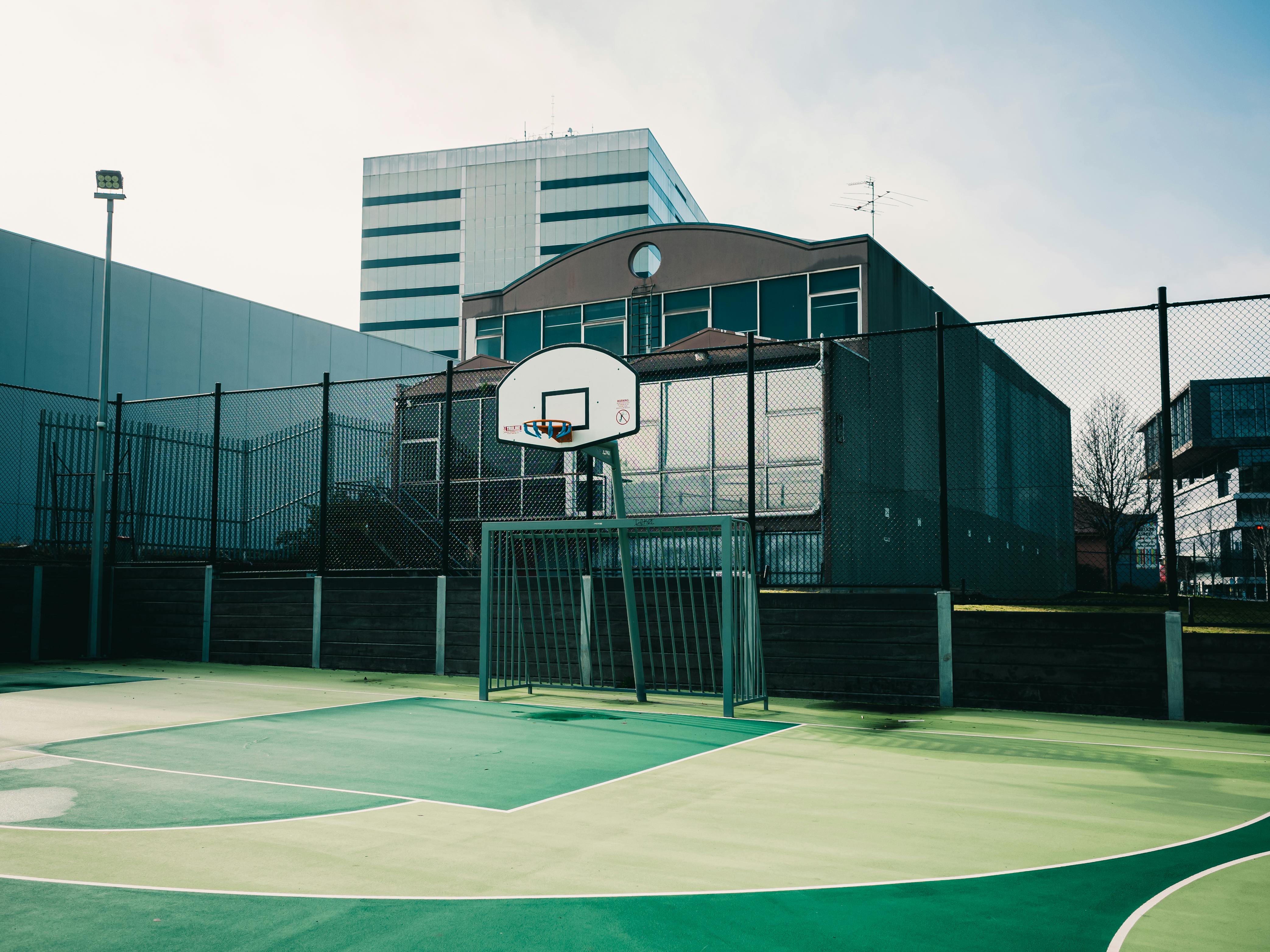 Vue d'un terrain de netball vide