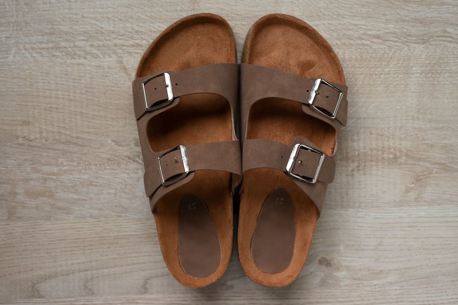 Leather sandals product-style image