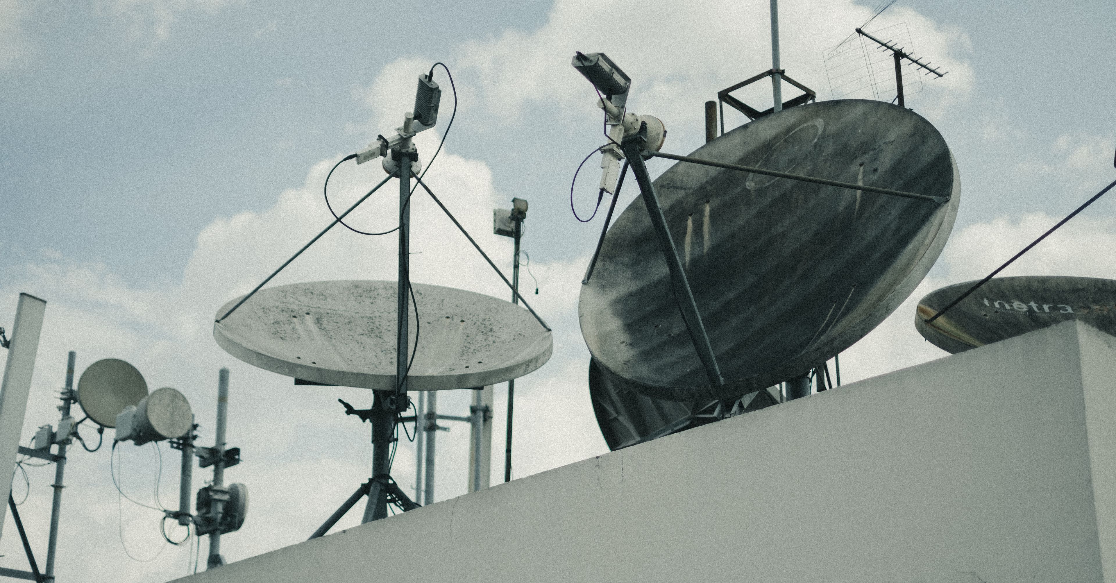 Antena telewizyjna na dachu