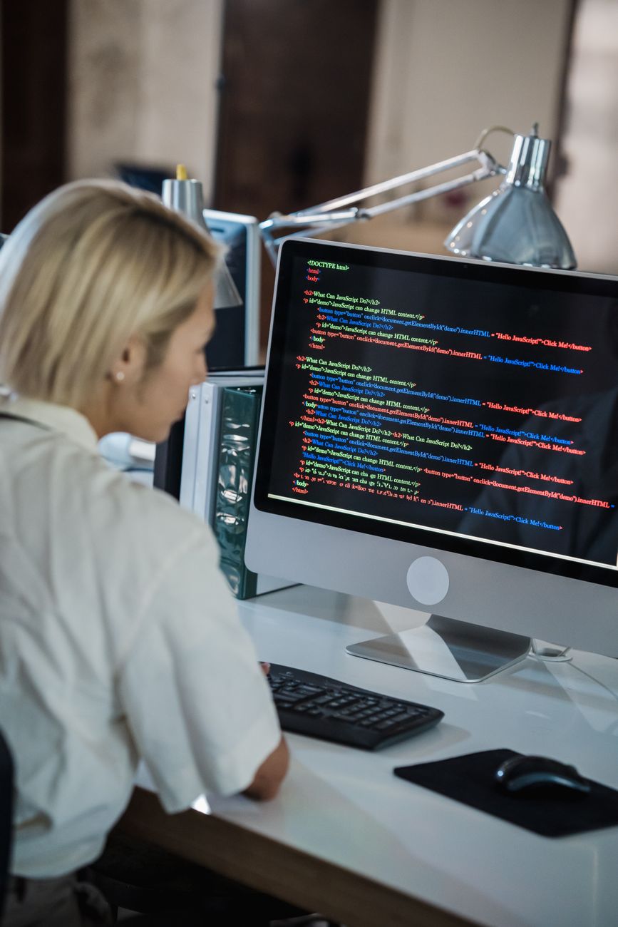 Automated Code Review Agent Benchmark: Analysis, Testing, and PR Summarization Insights