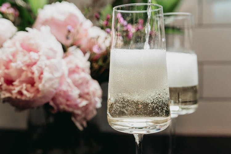 A Close-up Shot Of Sparkling Wine In A Wine Glass 