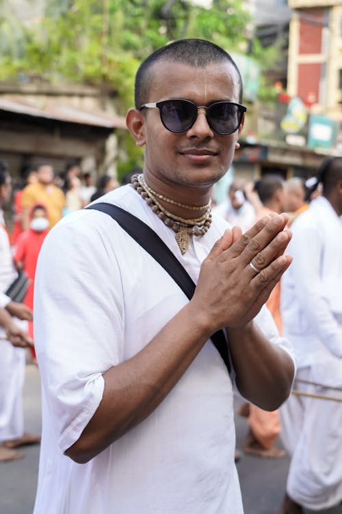 Foto profissional grátis de camisa branca, fechar-se, homem