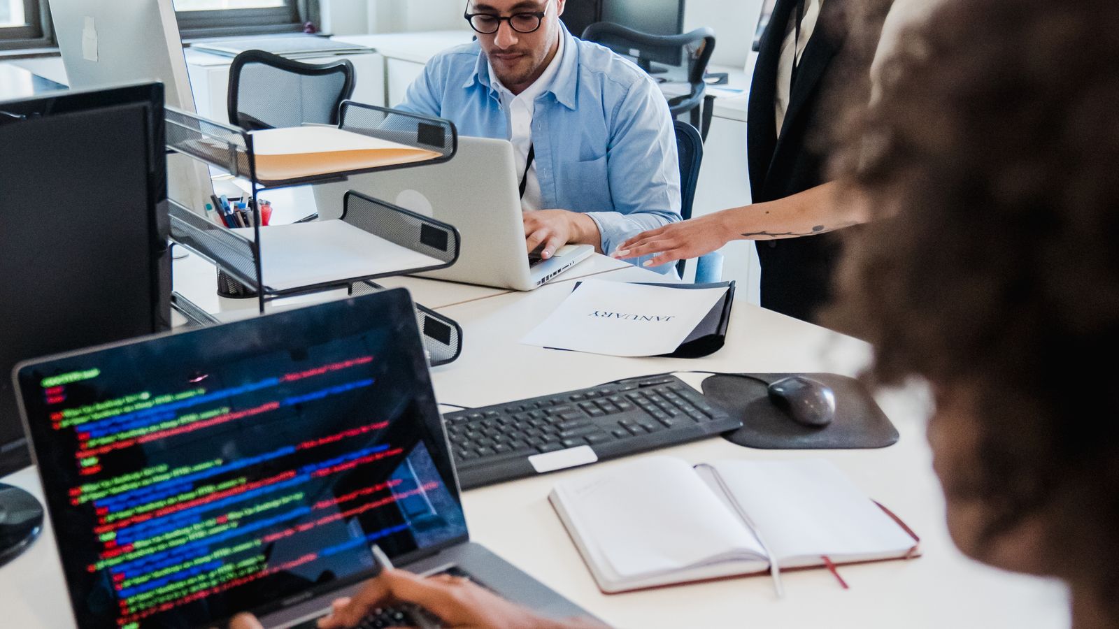 SaaS Bloat: How Mid-Market Enterprises Are Saving 30% by Consolidating Fragmented Software Vendors 7 SaaS stack rationalization services: software portfolio meeting for vendor consolidation.