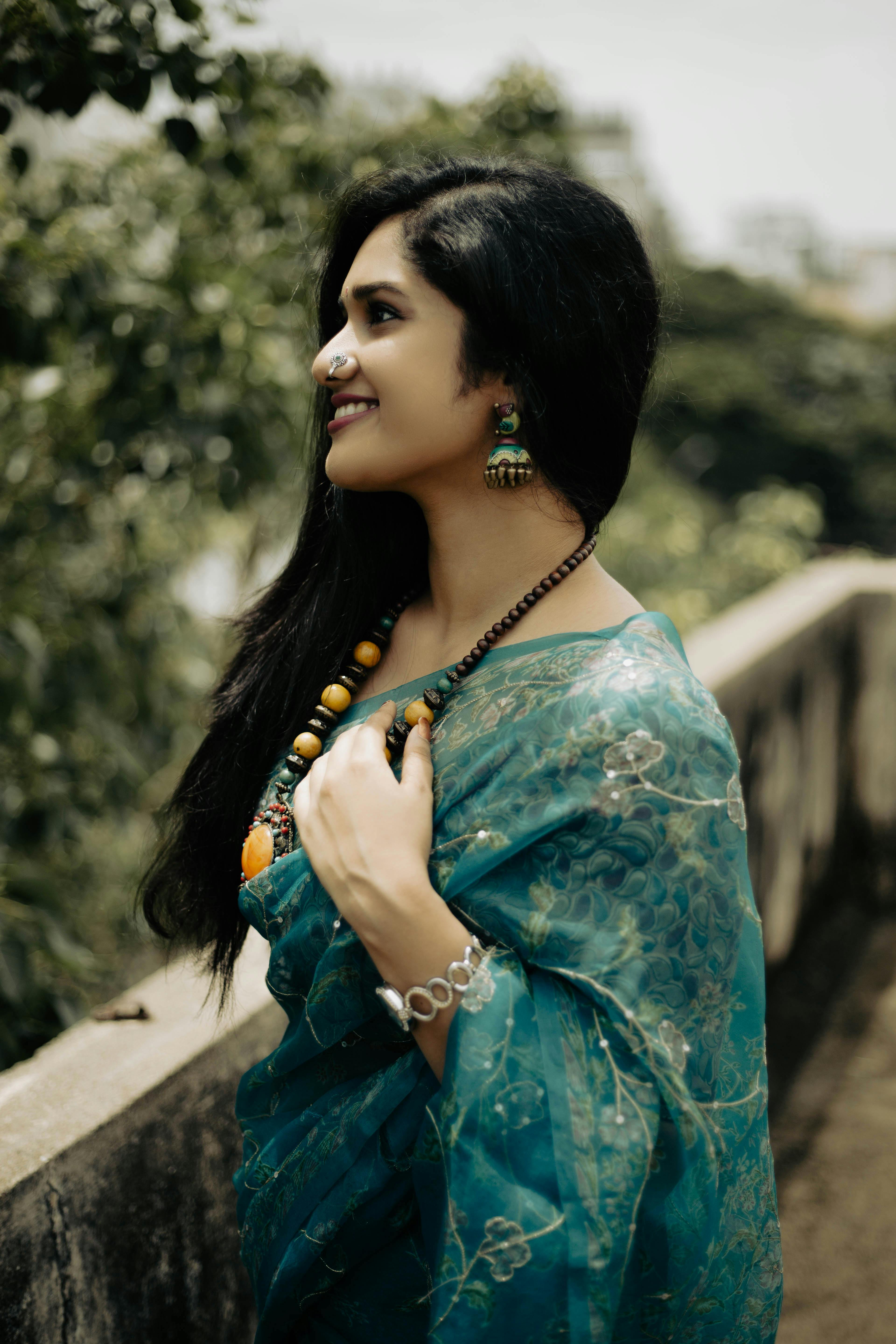 Pin by Maisha Tasnim on Saree ideas | Saree poses, Saree photoshoot, Girl photography  poses