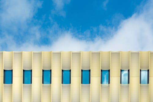Безкоштовне стокове фото на тему «Windows, блакитне небо, зовнішнє оформлення будівлі»
