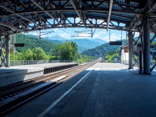 Free Scenic view of an empty railway station in Krasnaya Polyana, Russia with mountains in the background. Stock Photo