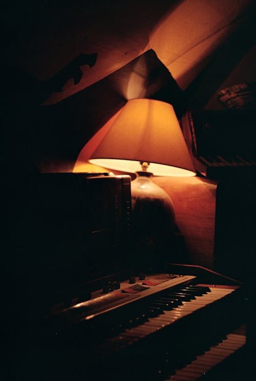 คลังภาพถ่ายฟรี ของ คีย์เปียโน, มืด, ยิงแนวตั้ง