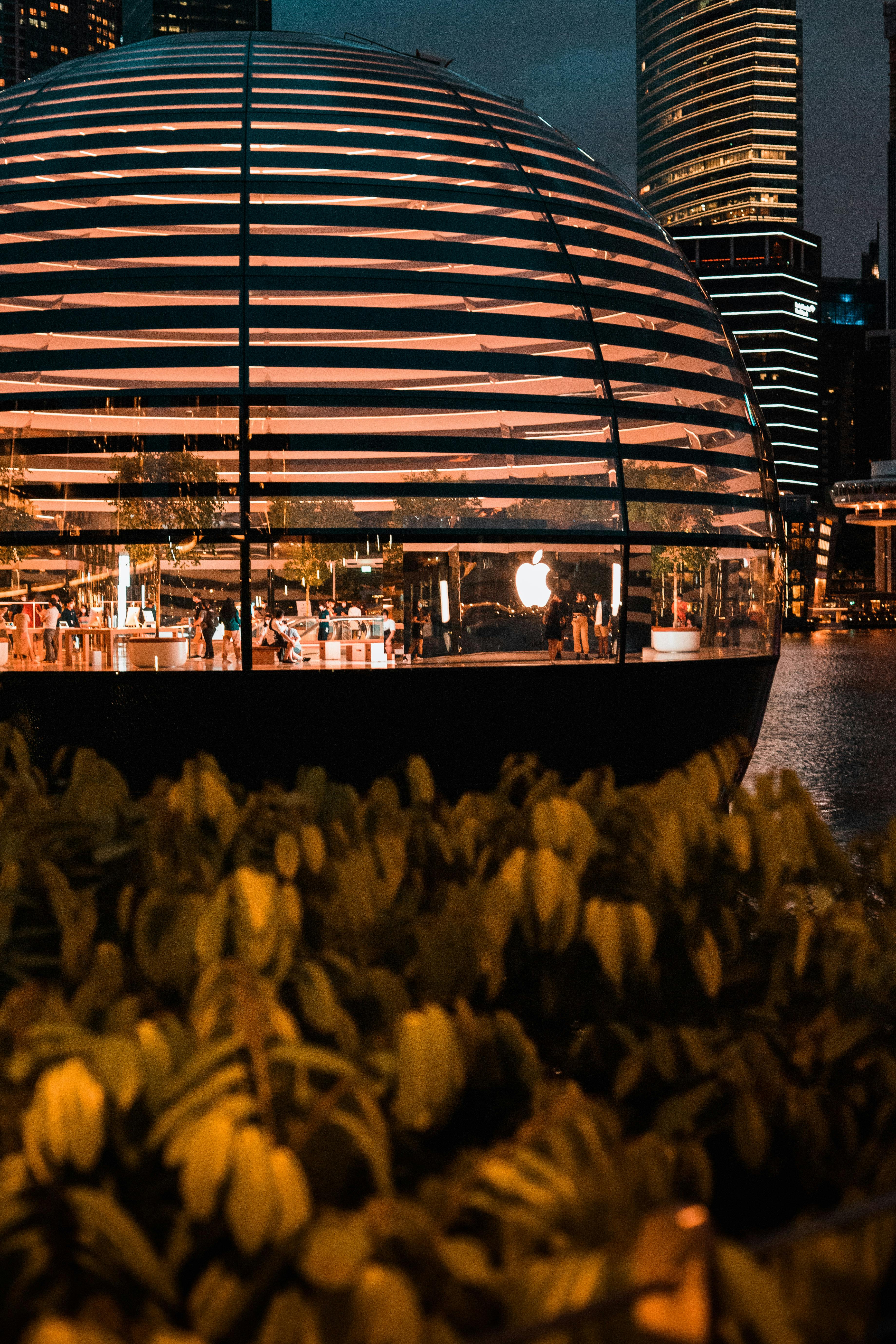 Apple Marina Bay Sands in Singapore · Free Stock Photo