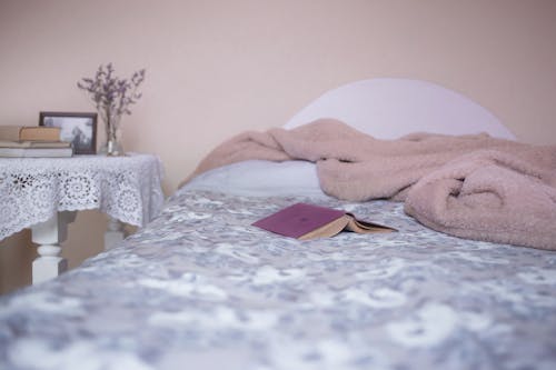Free Grey and White Floral Bed Comforter Stock Photo