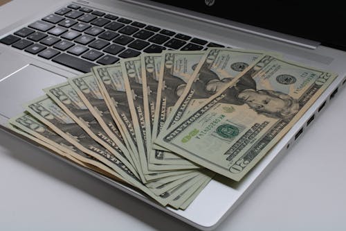 Kostnadsfri bild av använder laptop, Bank, besparingar