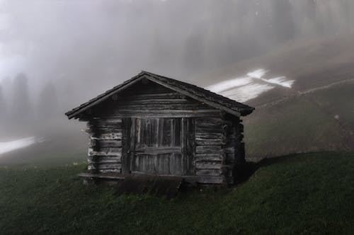 Foto Van Hut Op Grasveld