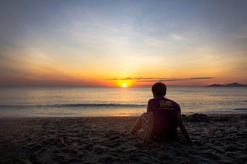 Foto d'estoc gratuïta de alba primerenca, platja, siluetes