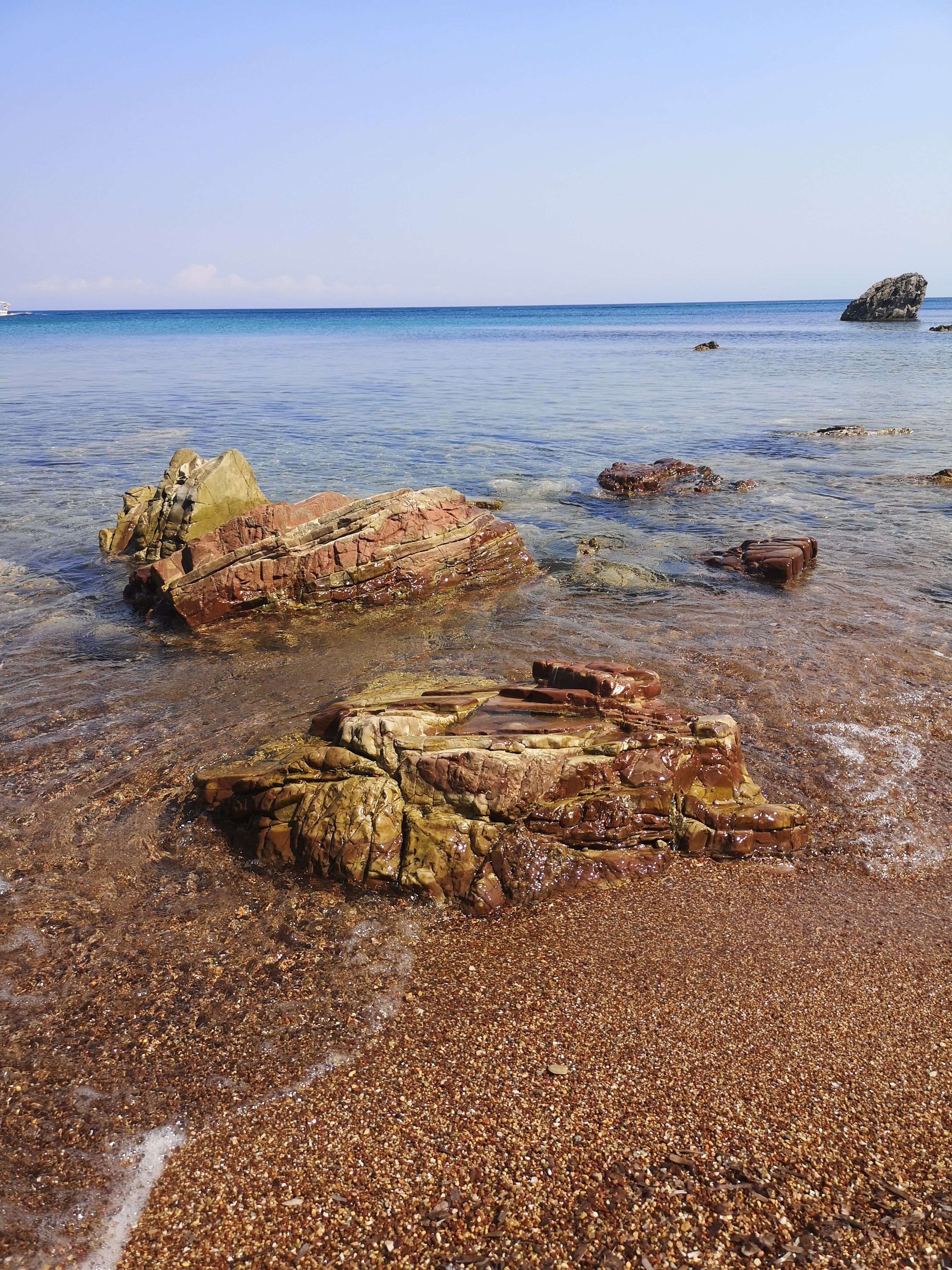 Brown Rock Formation on Sea Shore · Free Stock Photo