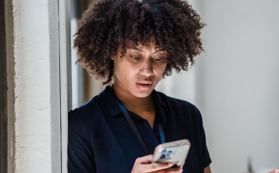 riconoscere i falsi profili negli incontri online protezione dati personali