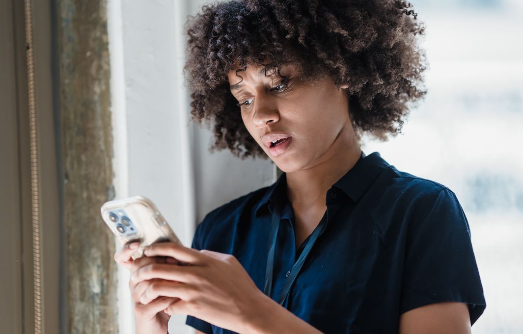 Online dating: starting a conversation on a niche platform