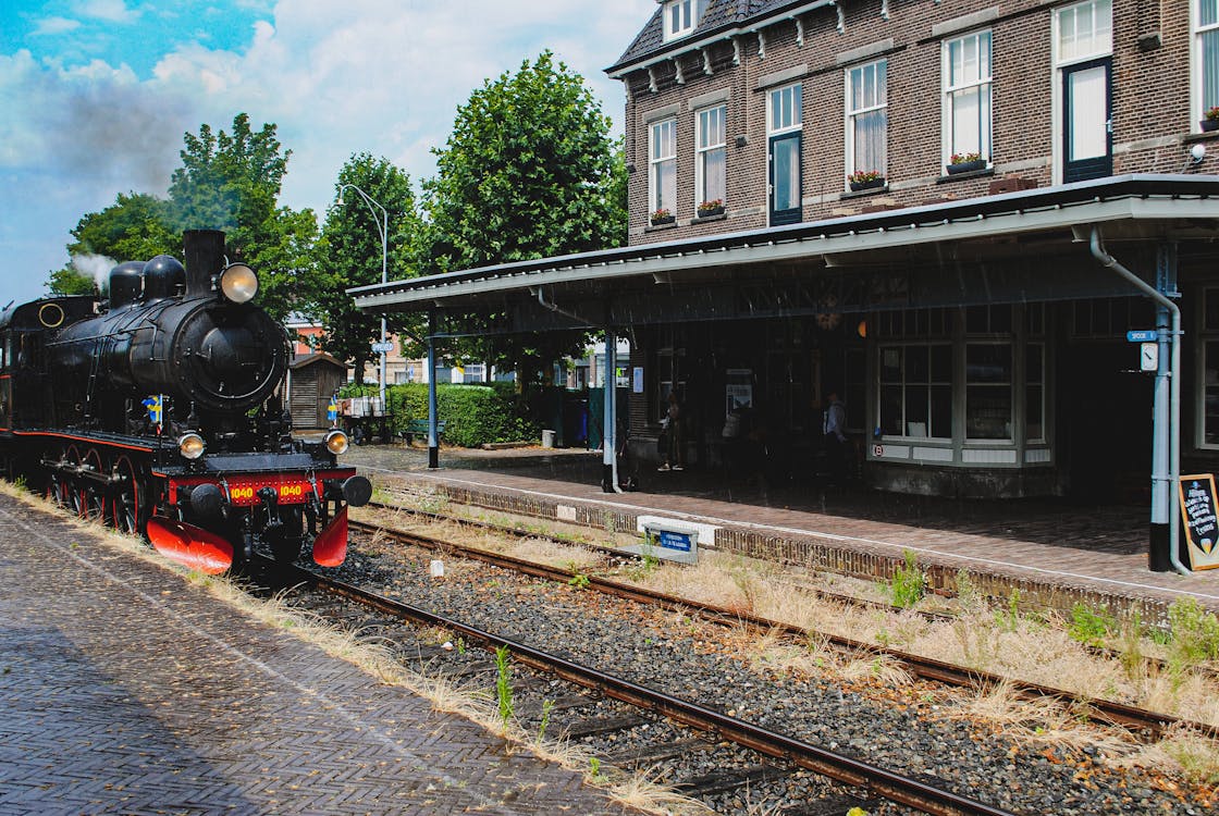 Darmowe zdjęcie z galerii z dworzec kolejowy, kolej, lokomotywa
