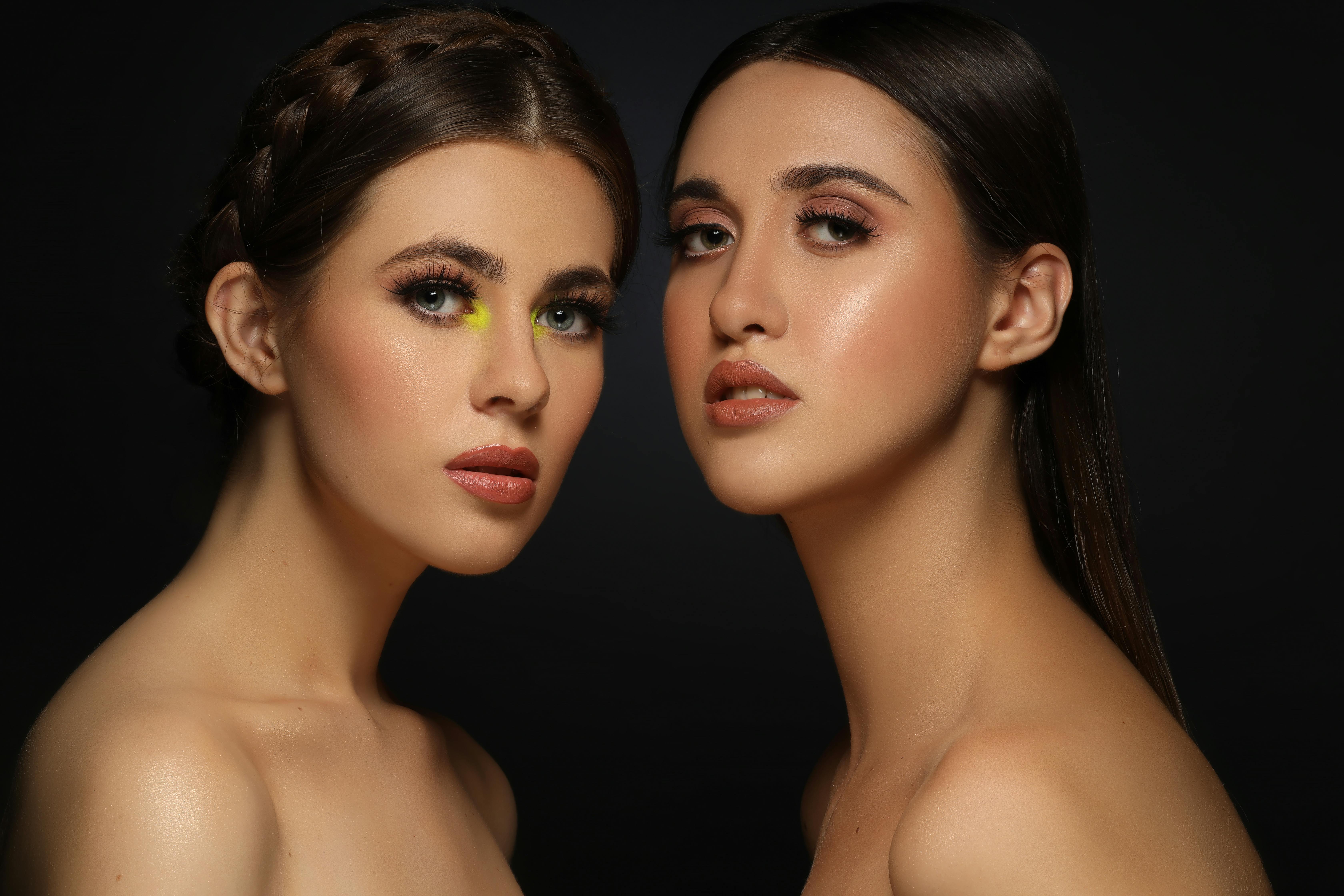 bezplatná Základová fotografie zdarma na téma asijské ženy, bez trička, bez zrcadla Základová fotografie