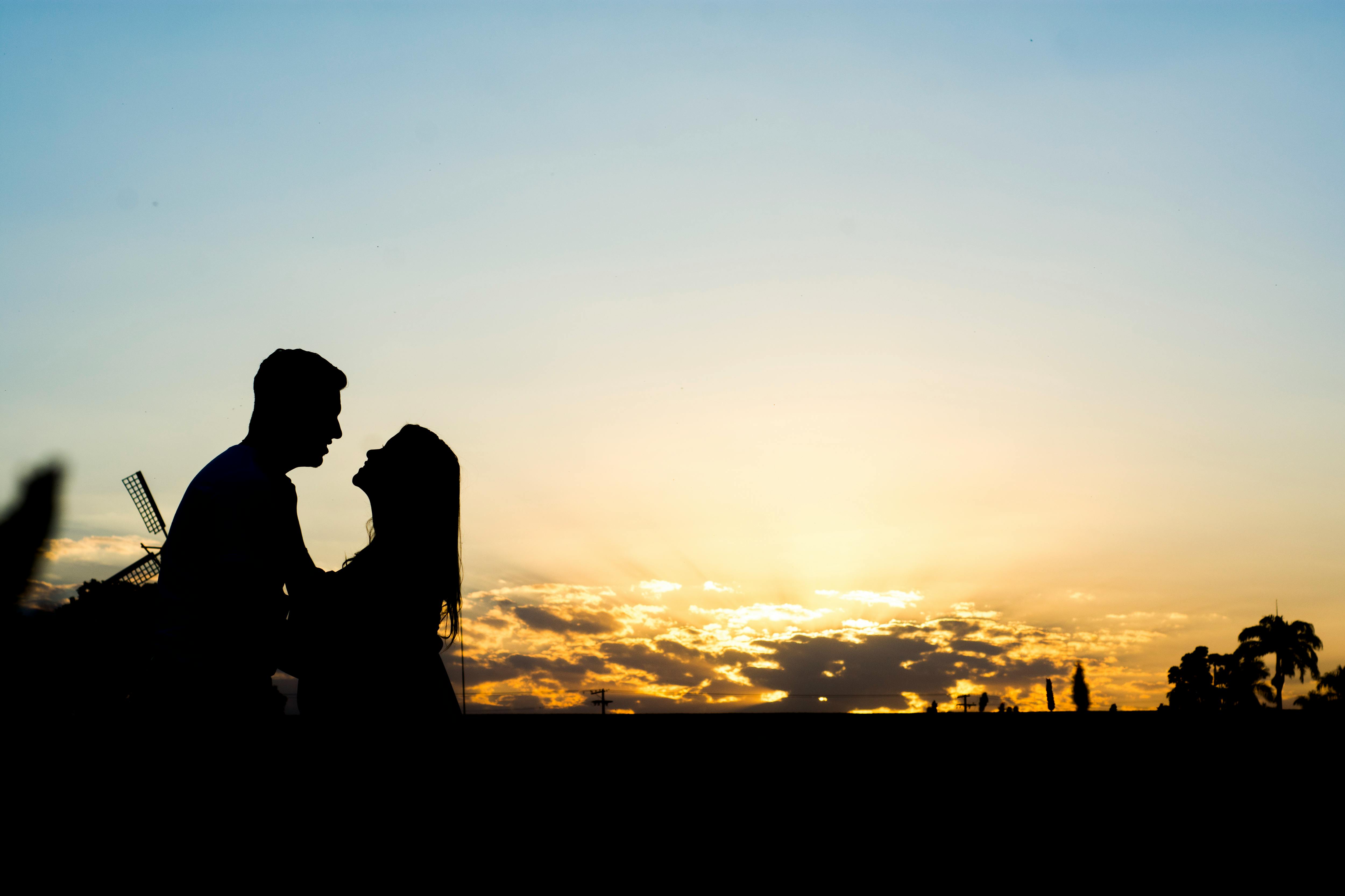 romantic couple silhouette