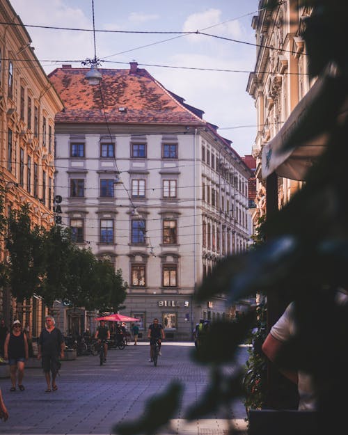 Základová fotografie zdarma na téma budovy, centrum města, chůze