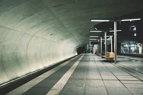 Bezpłatne Darmowe zdjęcie z galerii z ławki, metro, platforma Zdjęcie z galerii