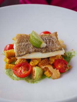 Bol de Saumon et d'Edamame avec Quinoa au Curcuma
