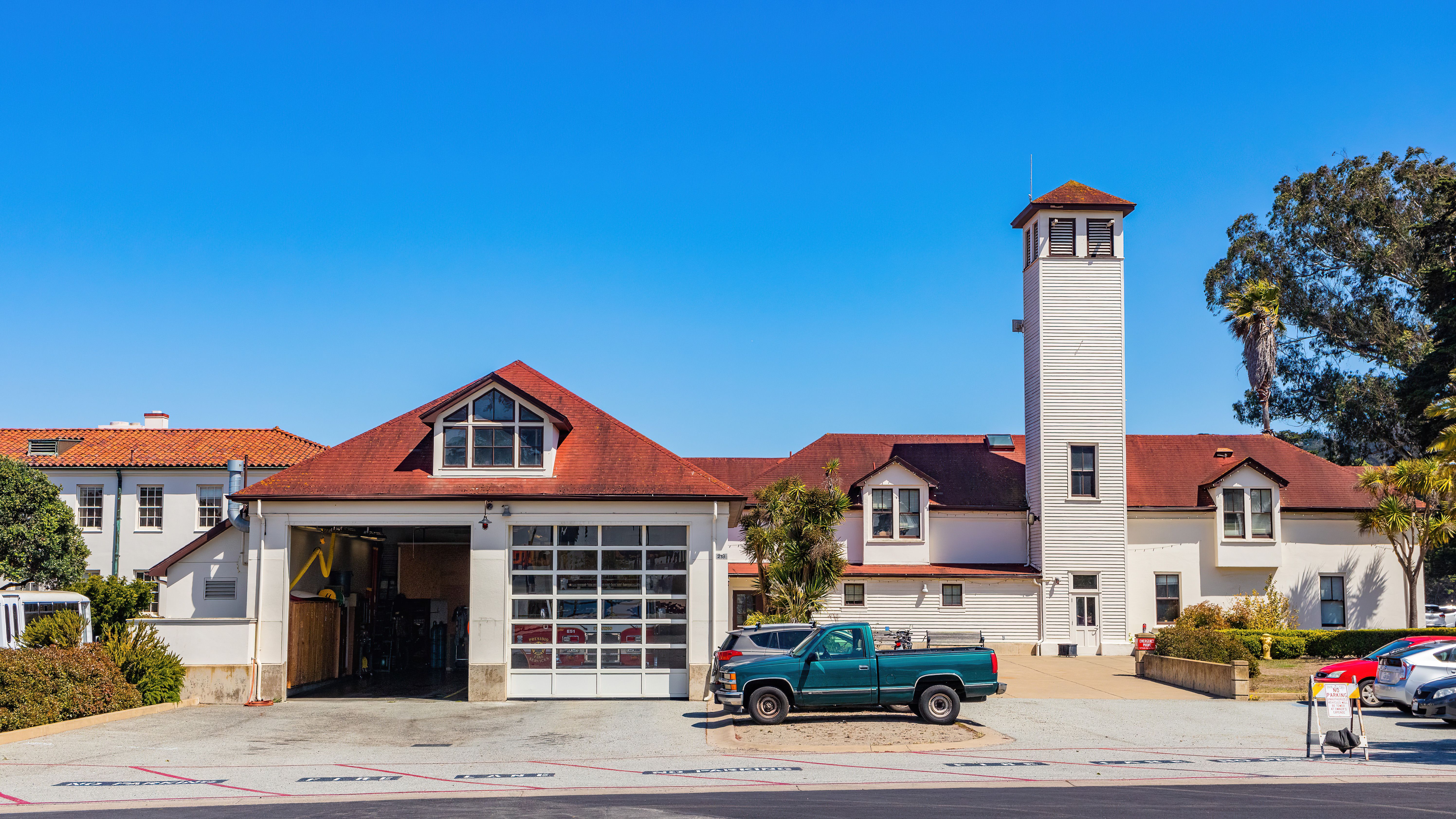 Fort Smith Metro News Briefs: 911 control transfer, Dollar General sold in Van Buren — Photo by Robert So on Pexels