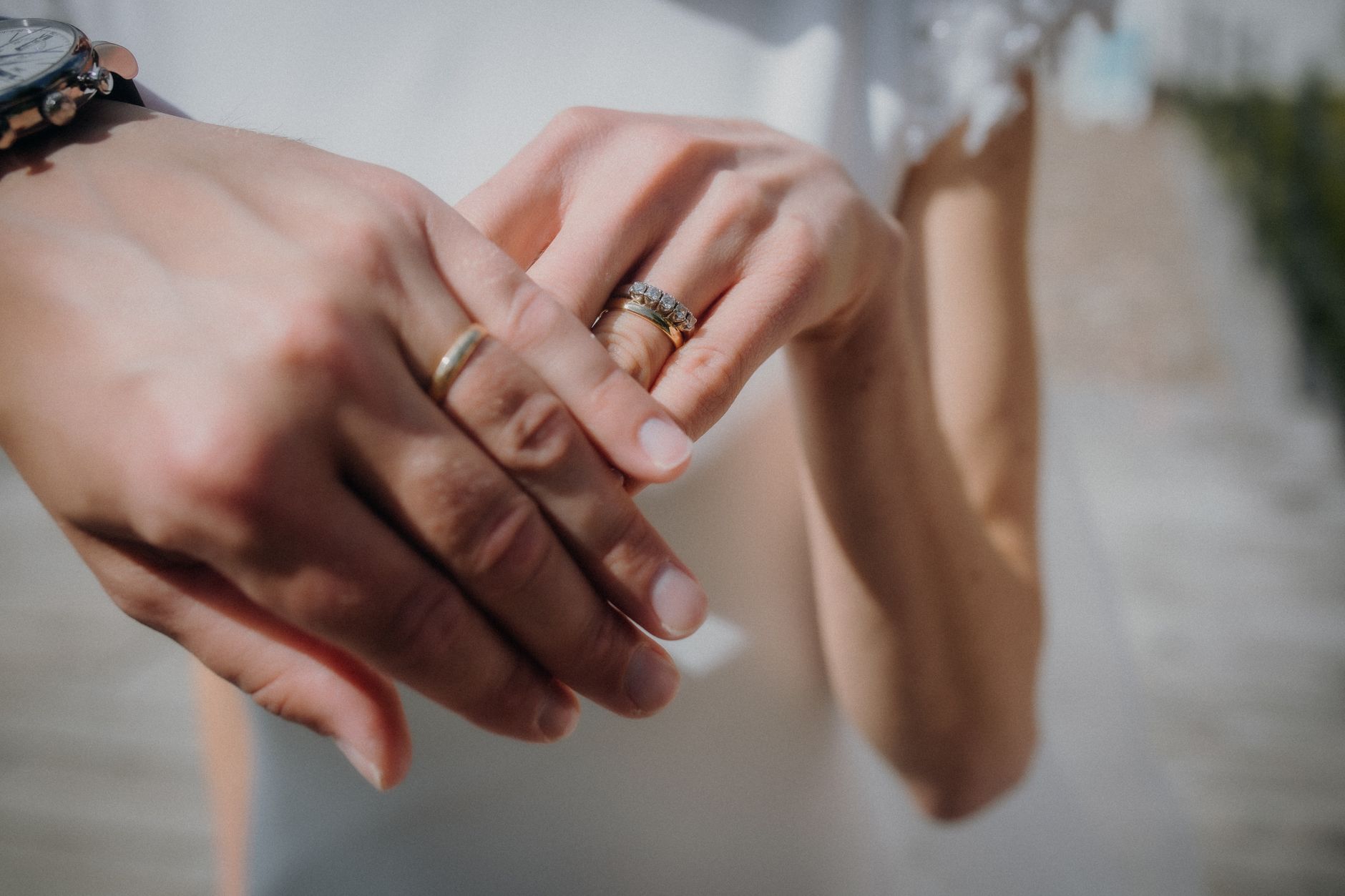 Komitmen Kualitas Layanan Wedding Organizer dalam Mengawal Hari Bahagia Anda 1 Intimate close-up of hands exchanging wedding rings symbolizing love and commitment.