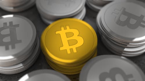 altından, Bitcoin, bozuk paralar içeren Ücretsiz stok fotoğraf