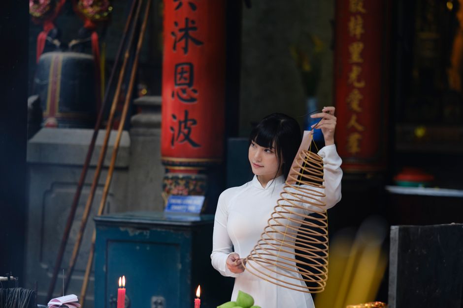 ao dai woman hanoi